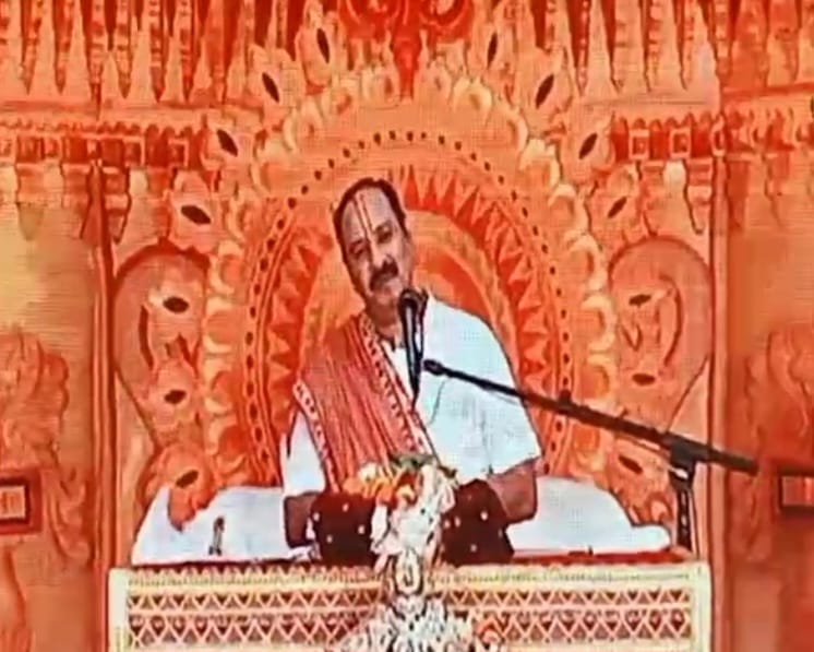 शिव औषधालय निहारीका महानदी काम्प्लेक्स प्रांगण में हो रहा अंतर्राष्ट्रीय कथा वाचक भागवत भूषण पंडित प्रदीप मिश्रा जी की शिव महापुराण कथा का सीधा प्रसारण।