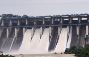 कलेक्टर ने बाढ़ की स्थिति के नियंत्रण हेतु अधिकारी कर्मचारियों को सतर्क रहने के दिए निर्देश बांध व नदी के समीपस्थ इलाकों में मुनादी कराने हेतु किया निर्देशित