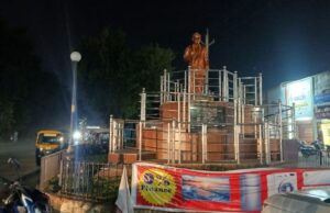 हृदय स्थल घंटाघर चौक में पसरा अंधेरा – रोशनी की आस में पंडित दीनदयाल उपाध्याय की प्रतिमा