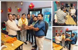 आसगठित कामगार कल्याण के समिति ने पूर्व पार्षद प्रवीण रत्न पारखी का जन्मदिन रवि शकर शु कल नगर मे केक काट कर बड़ी धूमधाम से मनाया गया