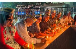 आम आदमी पार्टी ने बिलासपुर रेल हादसा में मृतको को कैंडल जलाकर दी श्रद्धांजलि: