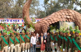 गणतंत्र दिवस पर कोरबा वन मंडल की झांकी ने दिया भारतीय पैंगोलिन संरक्षण का सशक्त संदेश में रहा द्वितीय स्थान, वहीं प्रोफेशनल परेड में भी वन विभाग ने द्वितीय स्थान में मारी बाजी